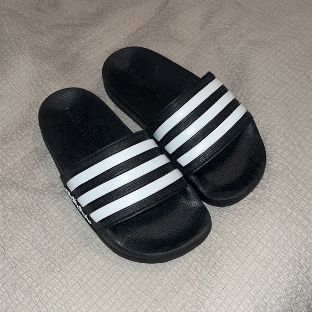 Kids Adidas Slides. Size: 11